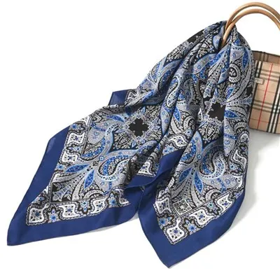 Dearadh Geoiméadrach Floral Gorm ar Balinese Voile